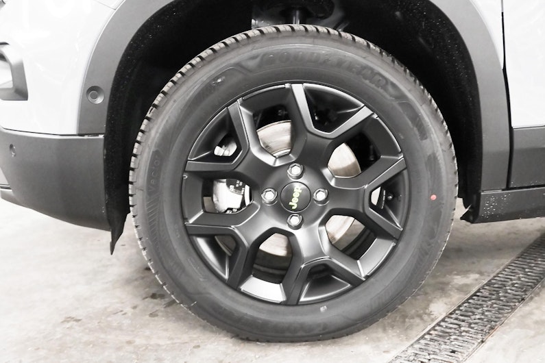 Vehicle image JEEP AVENGER