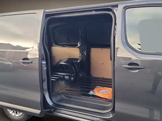 Vehicle image 10 Vehicle image 10