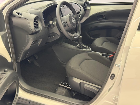 Vehicle image 6 Vehicle image 6