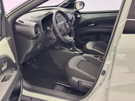 Vehicle image 6 Vehicle image 6