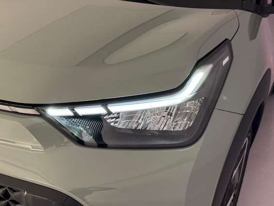 Vehicle image 18 Vehicle image 18