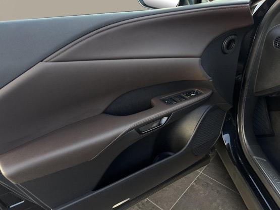 Vehicle image 13 Vehicle image 13