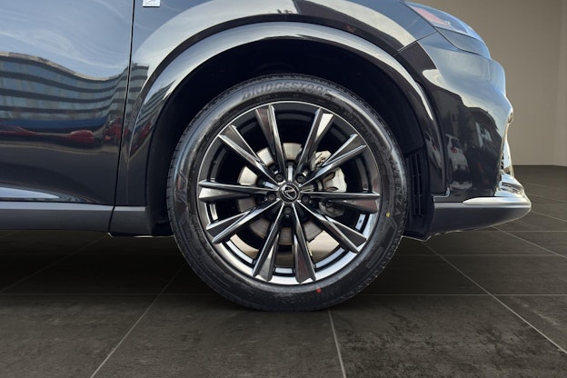 Vehicle image 16 Vehicle image 16