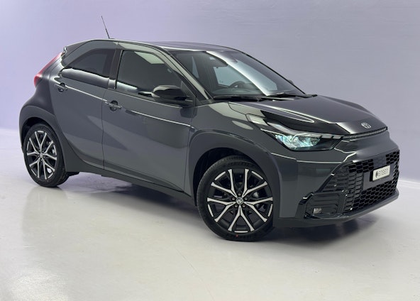 First vehicle image First vehicle image