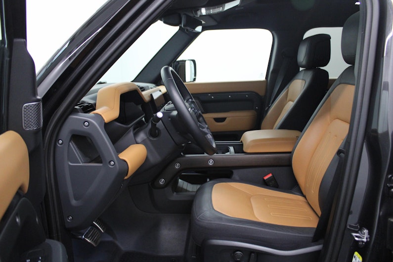 Vehicle image LAND ROVER DEFENDER