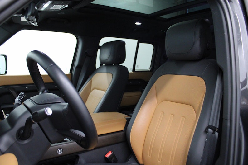 Vehicle image LAND ROVER DEFENDER