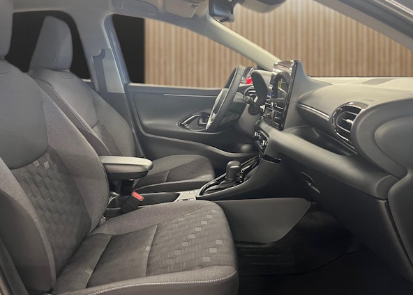 Vehicle image 16 Vehicle image 16