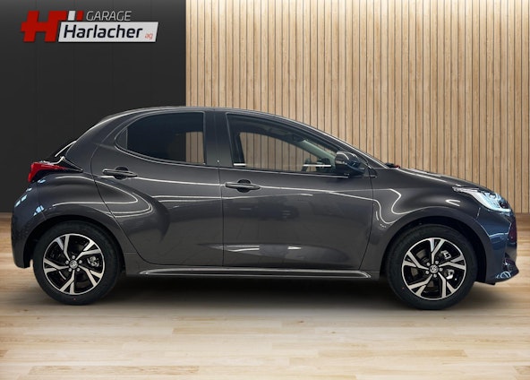 Vehicle image 3 Vehicle image 3