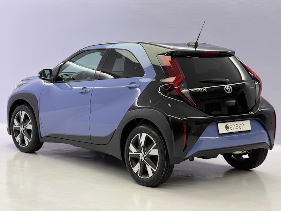 Vehicle image 4 Vehicle image 4