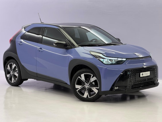 First vehicle image First vehicle image