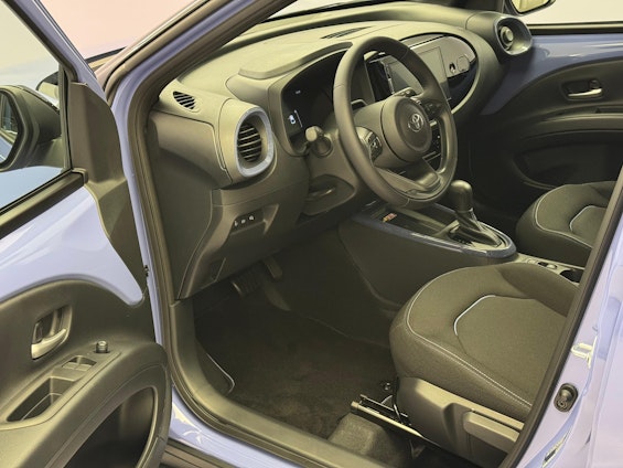 Vehicle image 6 Vehicle image 6