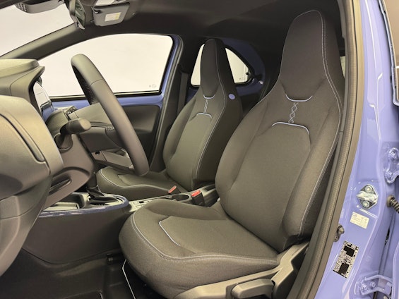 Vehicle image 8 Vehicle image 8