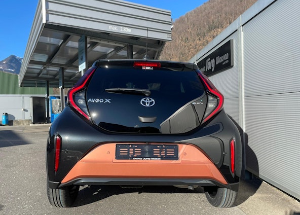 Vehicle image 4 Vehicle image 4