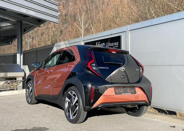 Vehicle image 3 Vehicle image 3