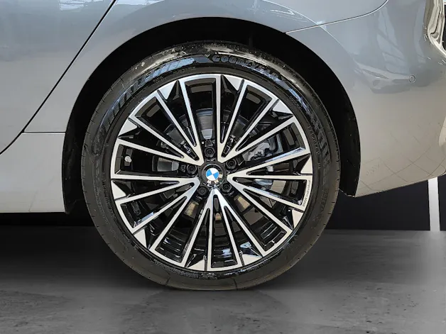 BMW 230e xDrive paddles Active Tourer