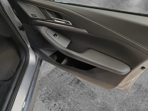BMW 230e xDrive paddles Active Tourer