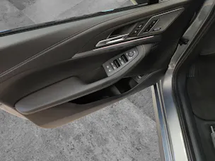 BMW 230e xDrive paddles Active Tourer
