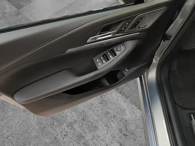 BMW 230e xDrive paddles Active Tourer