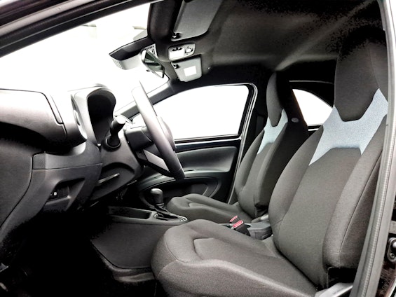 Vehicle image 3 Vehicle image 3