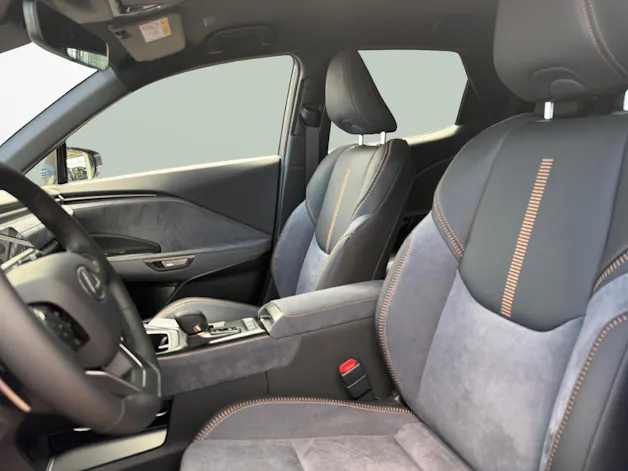 Lexus LBX 1.5 Hybrid Cool AWD