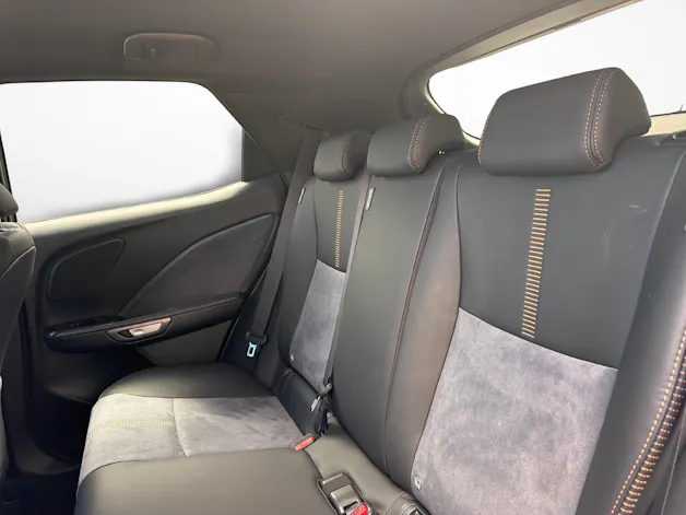 Lexus LBX 1.5 Hybrid Cool AWD