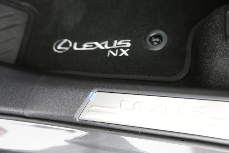 immagine del veicolo LEXUS NX