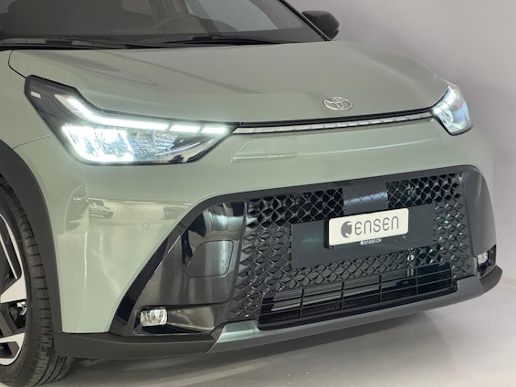 Vehicle image 16 Vehicle image 16