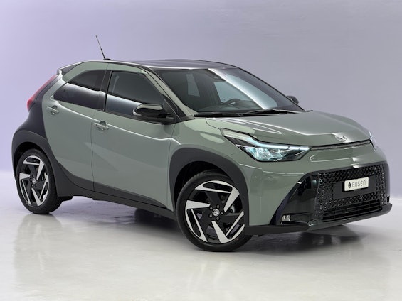 First vehicle image First vehicle image