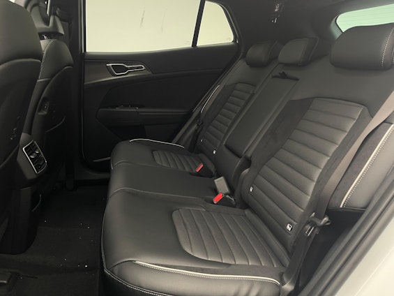 Vehicle image 18 Vehicle image 18