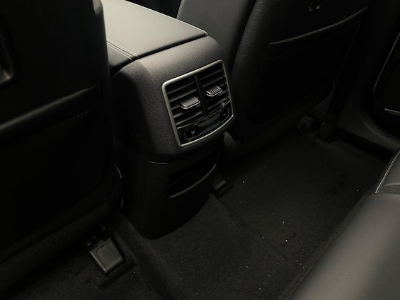 Vehicle image 17 Vehicle image 17