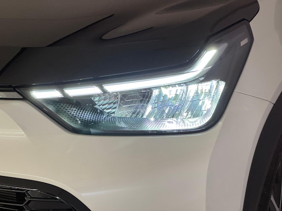 Vehicle image 16 Vehicle image 16