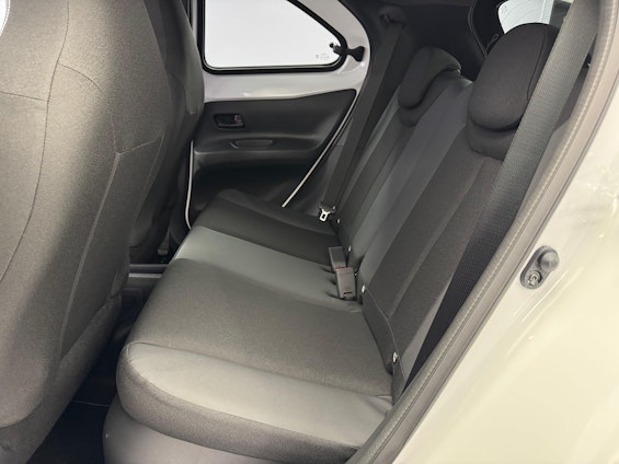 Vehicle image 9 Vehicle image 9