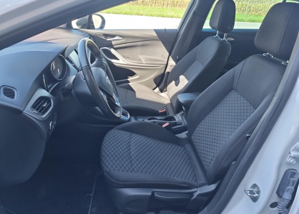 Vehicle image 6 Vehicle image 6