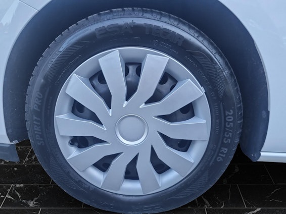 Vehicle image 10 Vehicle image 10