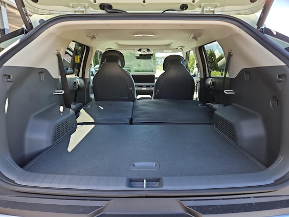 Vehicle image 9 Vehicle image 9