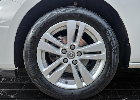 Vehicle image 10 Vehicle image 10