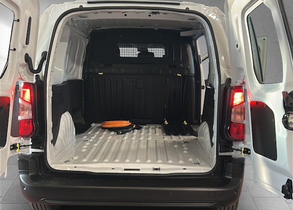 Vehicle image 16 Vehicle image 16