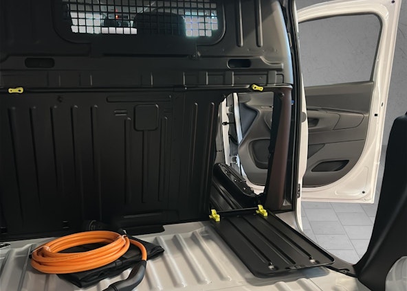 Vehicle image 14 Vehicle image 14