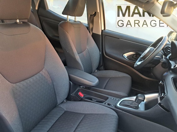 Vehicle image 13 Vehicle image 13