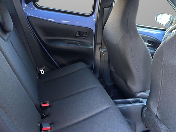 Vehicle image 7 Vehicle image 7