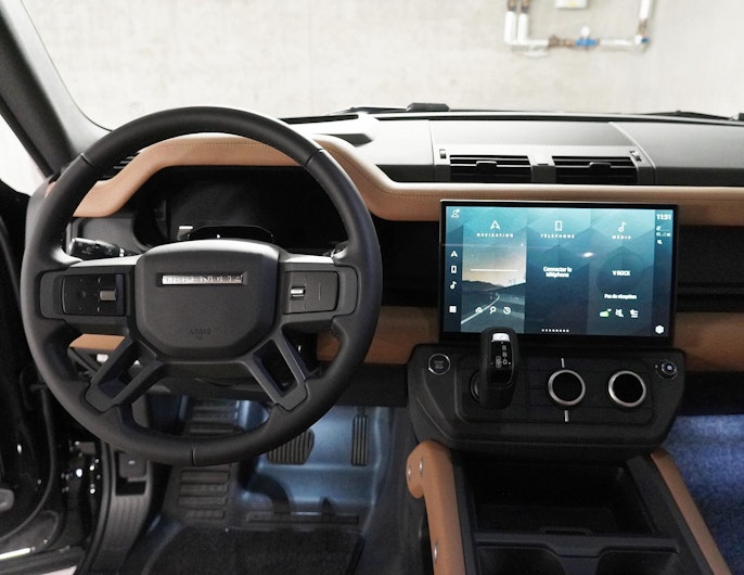 Vehicle image LAND ROVER DEFENDER