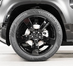 Vehicle image LAND ROVER Defender 90 3.0 D I6 250 X-Dynamic SE