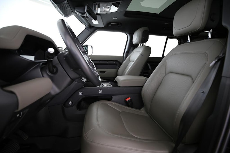 Vehicle image LAND ROVER DEFENDER