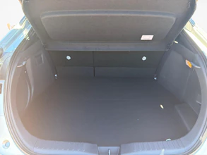 https://vehicle.imgix.net/4075941/dfea330b-98de-4586-9cb2-8f0220eb6049.jpg