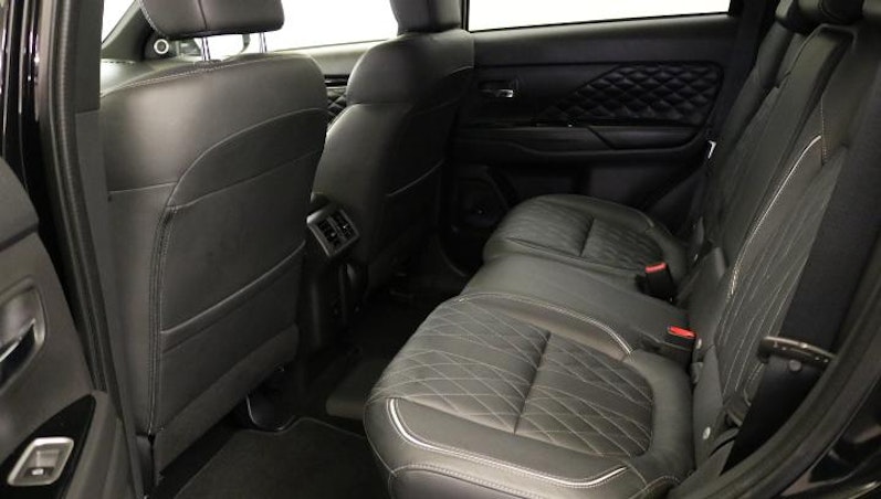 Vehicle image MITSUBISHI OUTLANDER