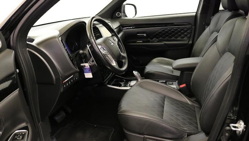 Vehicle image MITSUBISHI OUTLANDER