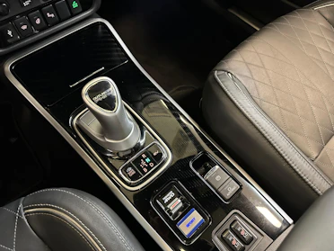 MITSUBISHI OUTLANDER 8
