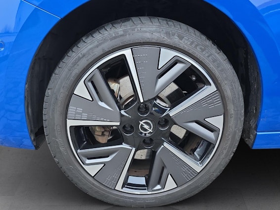 Vehicle image 16 Vehicle image 16