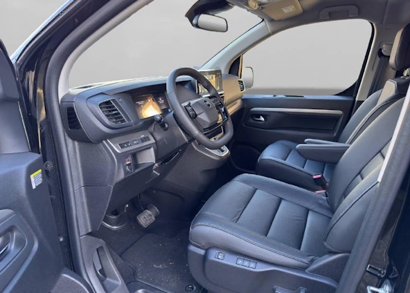 Vehicle image 4 Vehicle image 4