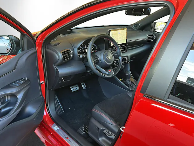 Toyota Yaris 1.5 VVT-i HSD GR Sport